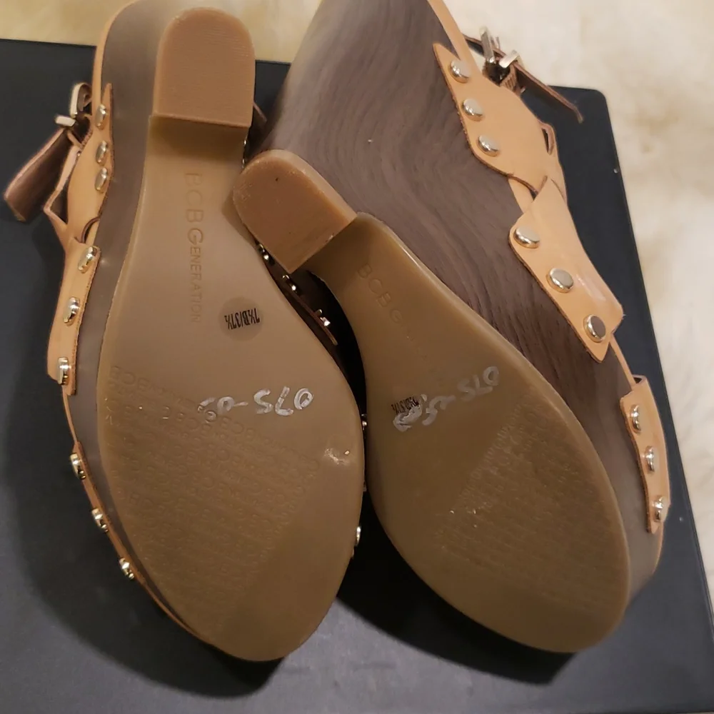 BCBGMAXAZRIA Kaden Size 7.5 Tan Platform Wedge Sandals - Picture 5 of 8